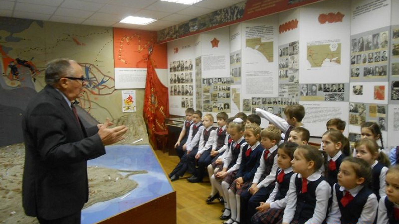 Первоклашкам рассказали о мужестве героев-десантников