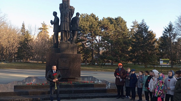 Память жива: в Краснодаре почтили юных героев-защитников