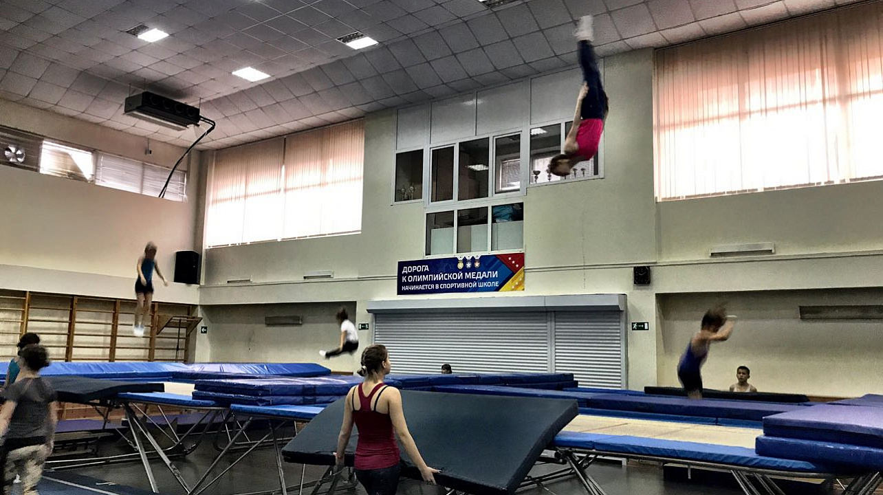 Спортсмены «Спортивной школы олимпийского резерва № 3» готовятся к ежегодному турниру по прыжкам на батуте