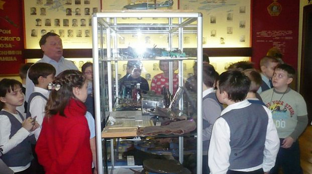 Третьеклассники школы №16 впервые побывали на экскурсии в летном училище