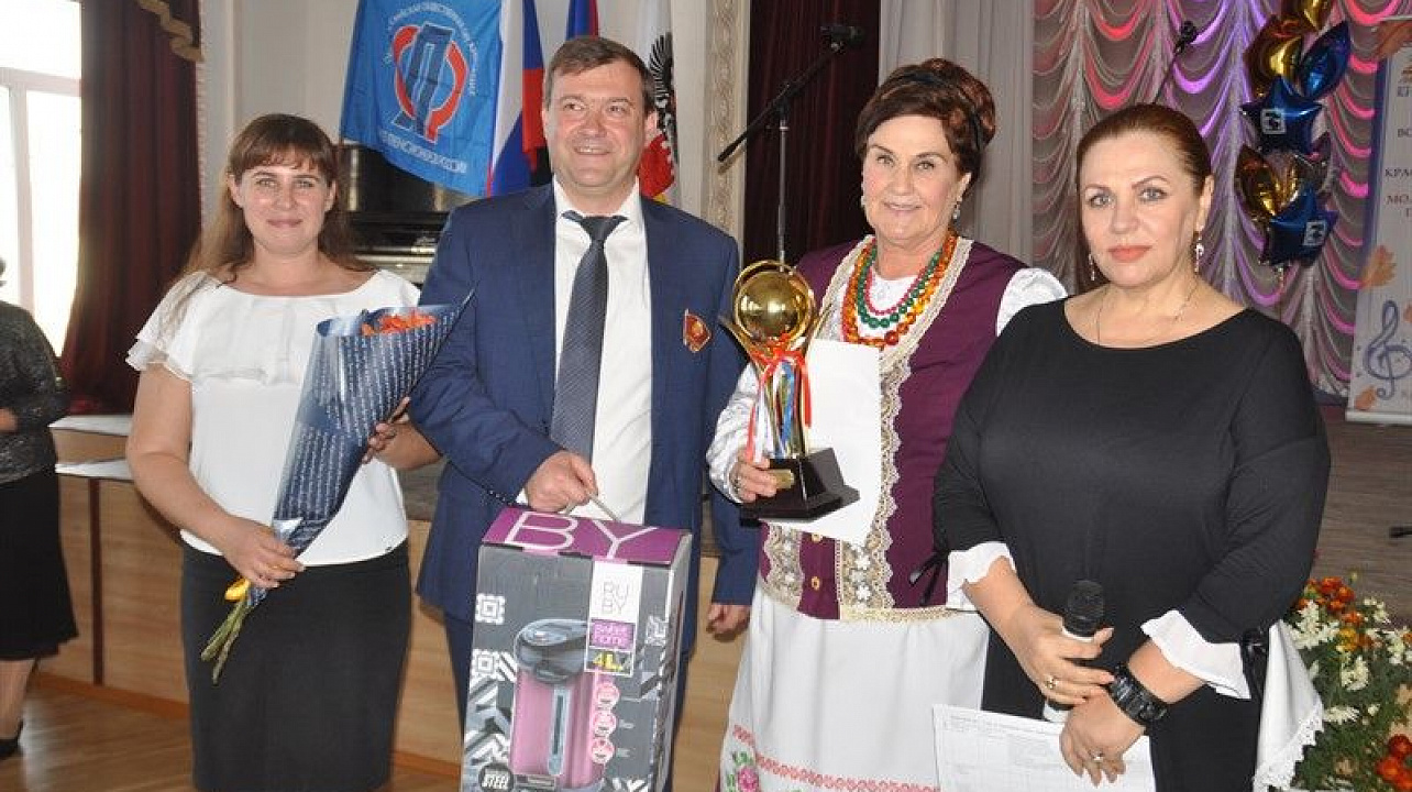 В Краснодаре прошел конкурс вокальных коллективов, посвященный 100-летию ВЛКСМ.jpg