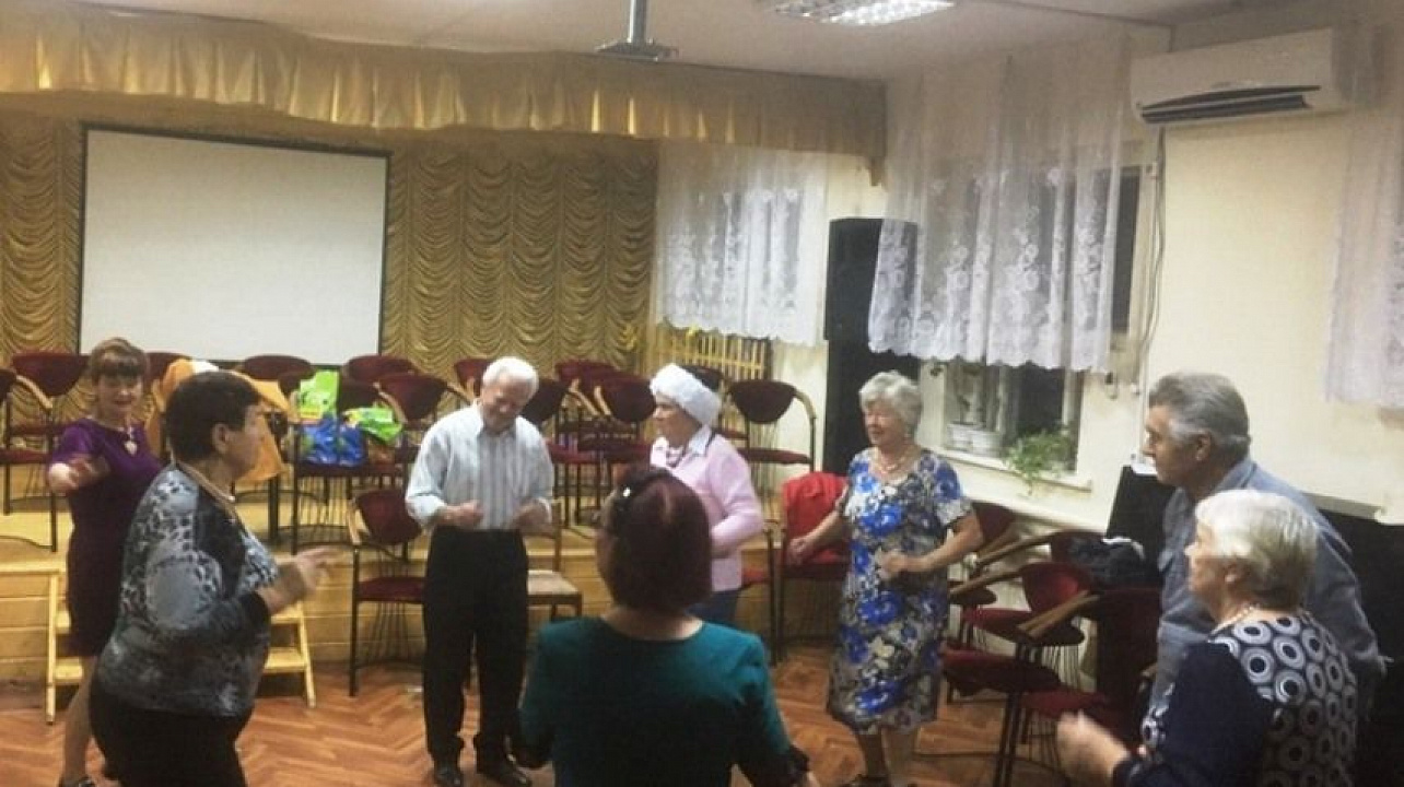 Сотрудники Городского Дома культуры Западного округа провели серию  тематических встреч для людей старшего поколения