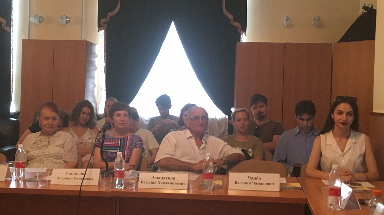 В заседании круглого стола, посвящённого Международному дню молодёжи, приняли участие председатели наци (2).JPG