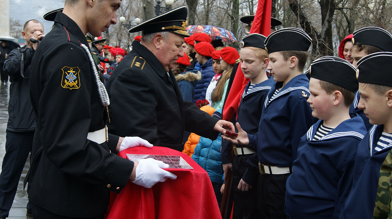 Воспитанники детского морского центра Западного округа вступили в ряды юноармейцев
