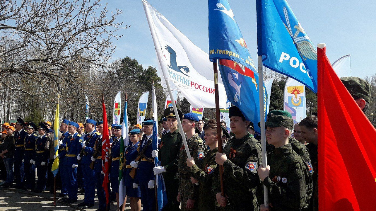 Школьники Западного округа приняли участие в открытии краевой «Вахты памяти — 2018»