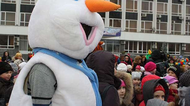 На Театральной площади продолжаются новогодние ёлки