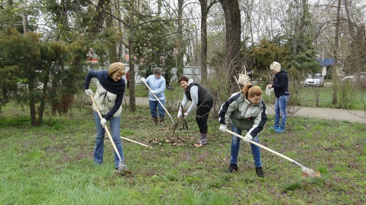 Жители Центрального округа приняли участие во Всекубанском субботнике