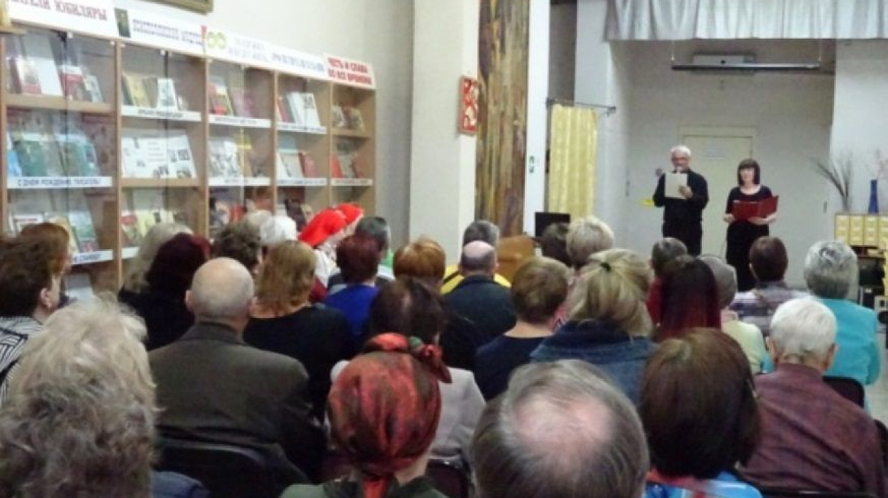 В библиотеке им. Л. Н. Толстого прошел литературный вечер смеха