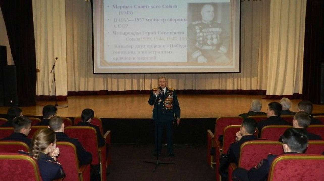 Сотрудники библиотеки им. Н.А. Некрасова Западного округа провели литературно-музыкальную композицию для для студентов университета МВ