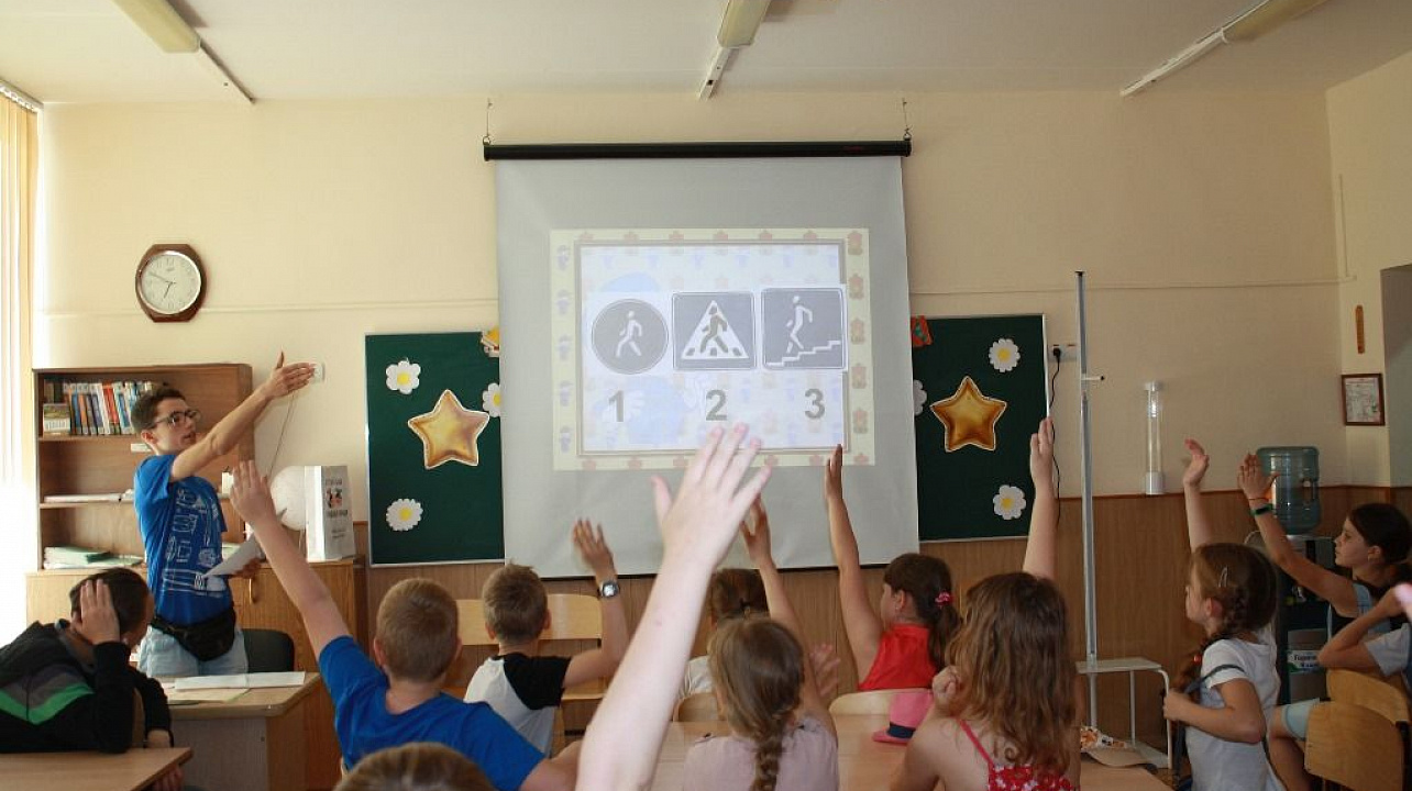 Гимназисты Западного округа повторили правила дорожного движения