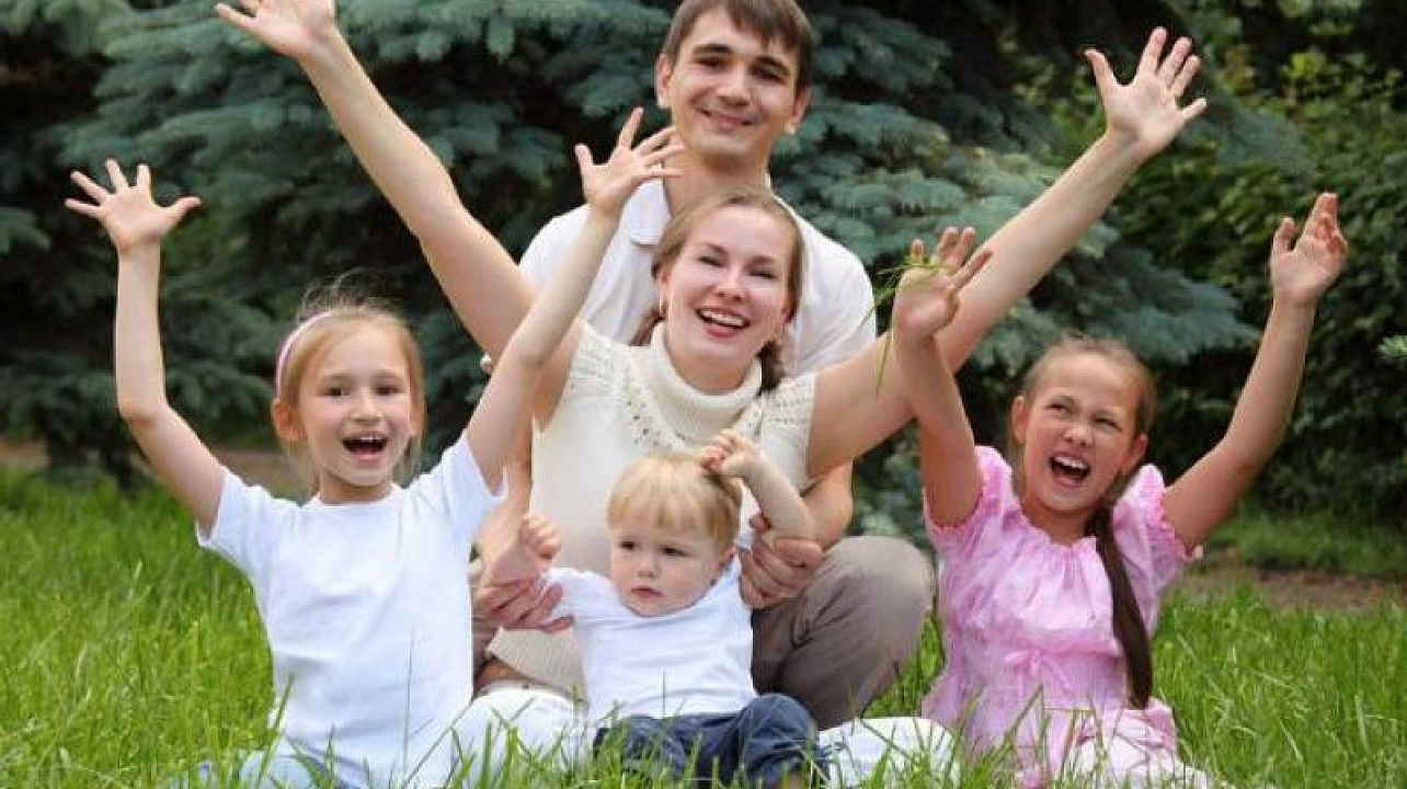 Управление социальной защиты предлагает многодетным семьям оформить ежегодную денежную выплату