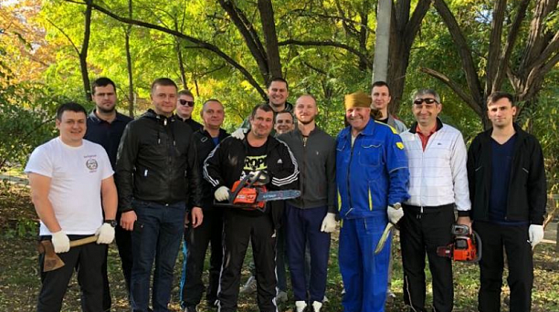 В Юбилейном микрорайоне прошел субботник