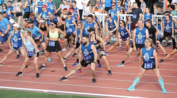 Евгений Наумов поприветствовал и наградил участников краевого забега