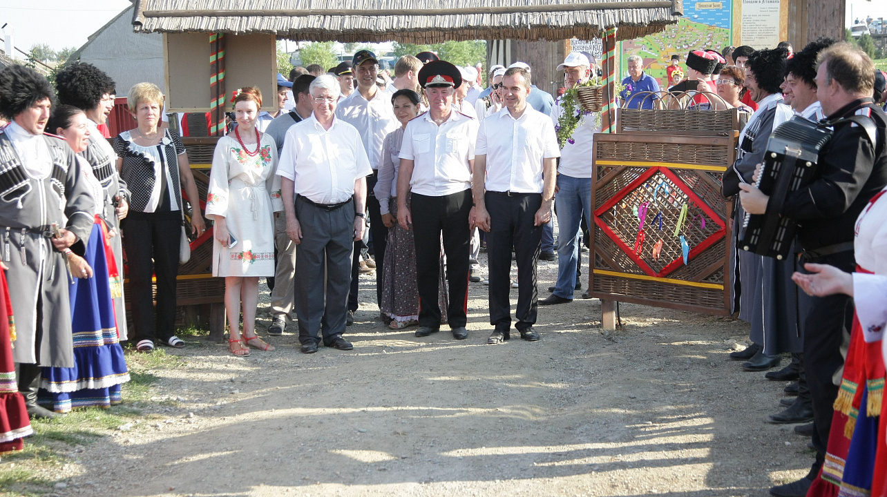 Карасунский округ принял участие в фестивале «Легенды Тамани» в Атамани