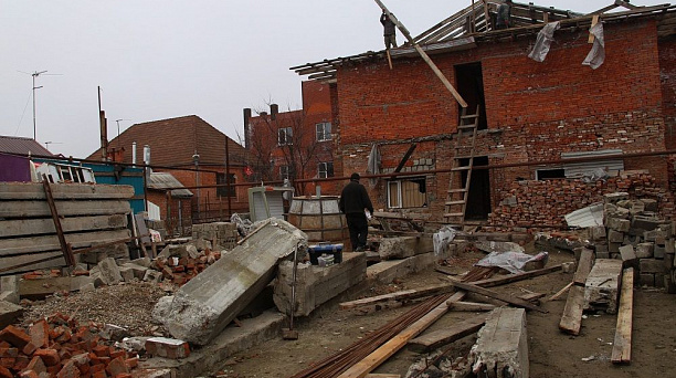 На ул. Северной в Краснодаре начался снос незаконного дома
