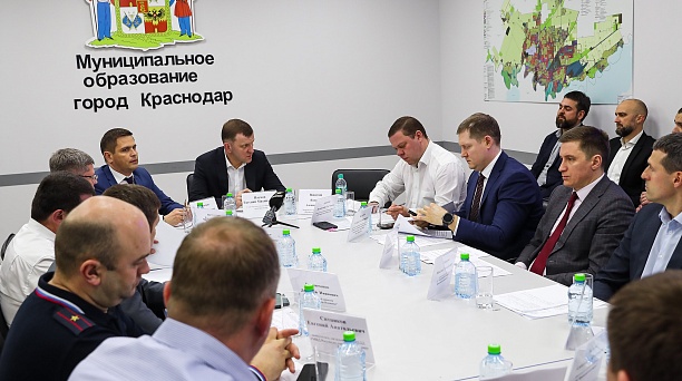 Евгений Наумов поручил до 1 мая восстановить территории после коммунальных разрытий