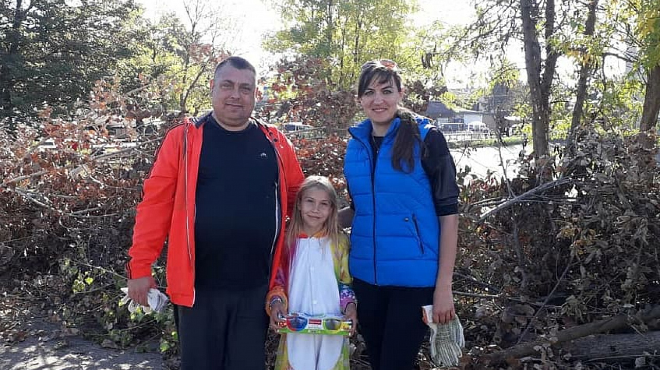 В преддверии Дня народного единства  жители Индустриального приняли участие в субботнике