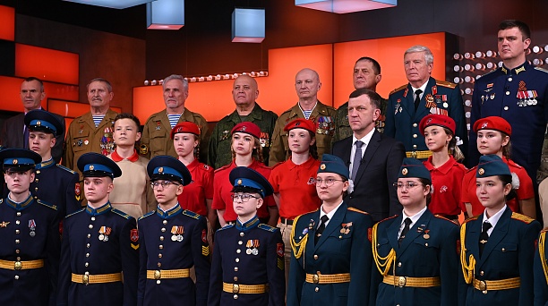 Евгений Наумов поздравил краснодарцев с Днём Героев Отечества