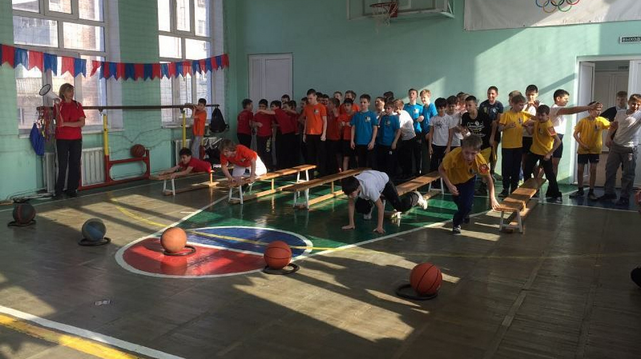 В школе № 10 прошли соревнования «Юные суворовцы!»