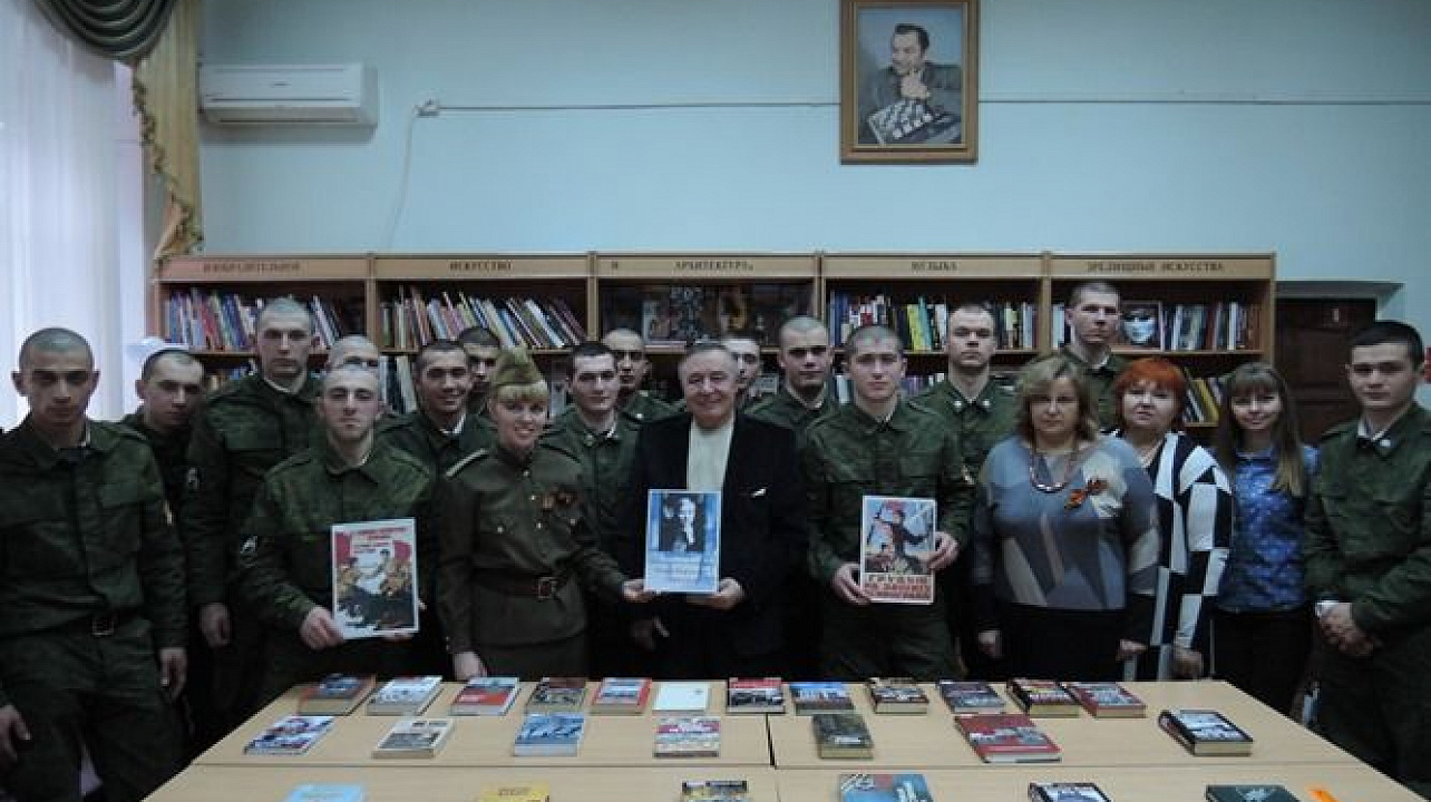 В библиотеке им. Н. А. Некрасова Западного округа прошел литературно-исторический экскурс «Голос сердца. Ольга Берггольц»