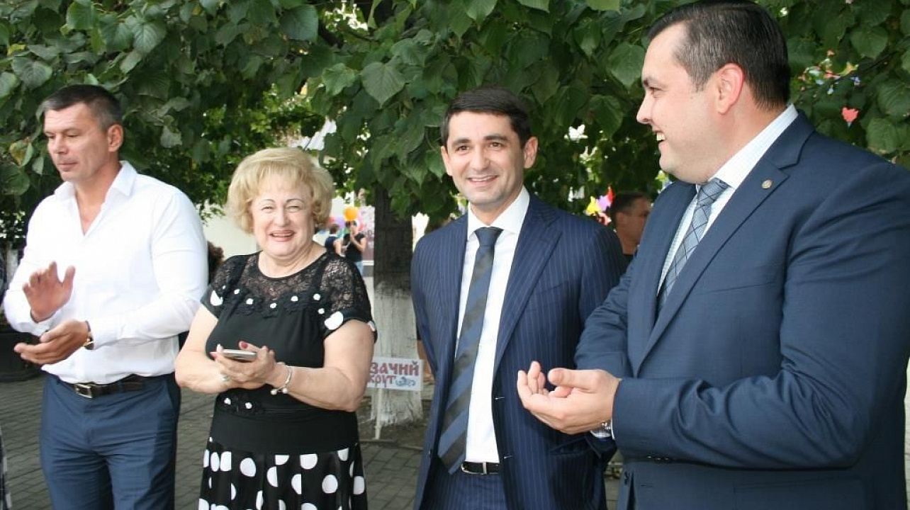 В сквере Фестивальном ко Дню города открыли отреставрированный фонтан