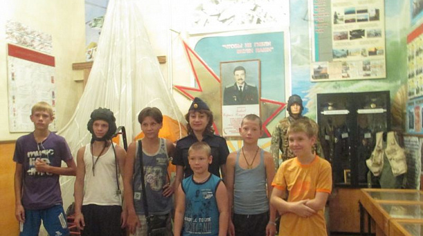 Подростки Центрального округа побывали на экскурсии в войсковой части