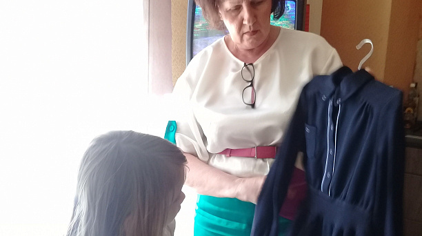 В Прикубанском округе к празднику детям из неблагополучных семей подарили игрушки и школьные костюмы