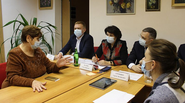 Глава администрации Центрального округа Елена Малова провела приём руководителей органов ТОС