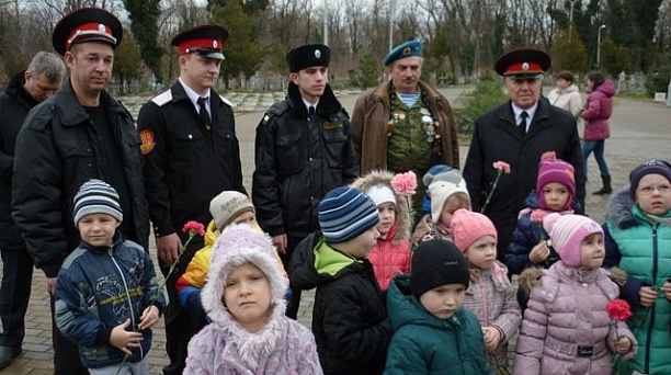 Казаки провели экскурсию с  воспитанниками детского сада № 38