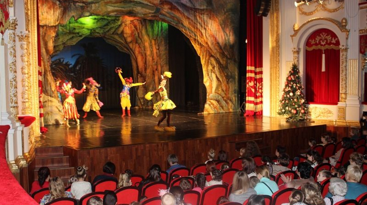 Для детей Центрального округа прошло новогоднее представление