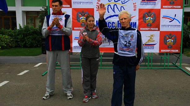 Ветеран Вооруженных Сил, факелоносец Паралимпийского огня Михаил Кузьмин пробежал «Кросс Нации 2014»