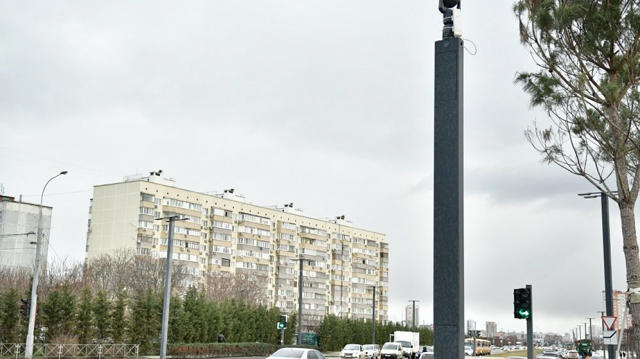 На трёх перекрёстках Краснодара заработали «умные светофоры»