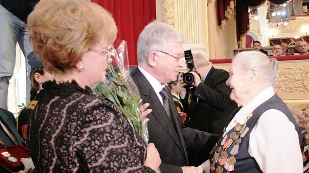 Глава города наградил юбилейными медалями восьмерых освободителей Краснодара из Прикубанского округа