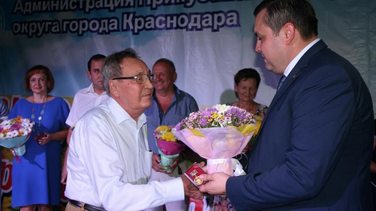 В сквере Фестивальном ко Дню города открыли отреставрированный фонтан