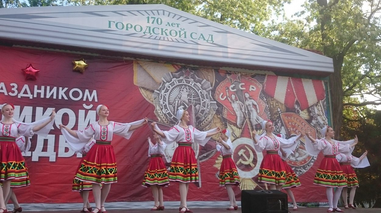 Школа искусств № 13 Западного округа продемонстрировала концертную программу для посетителей парка