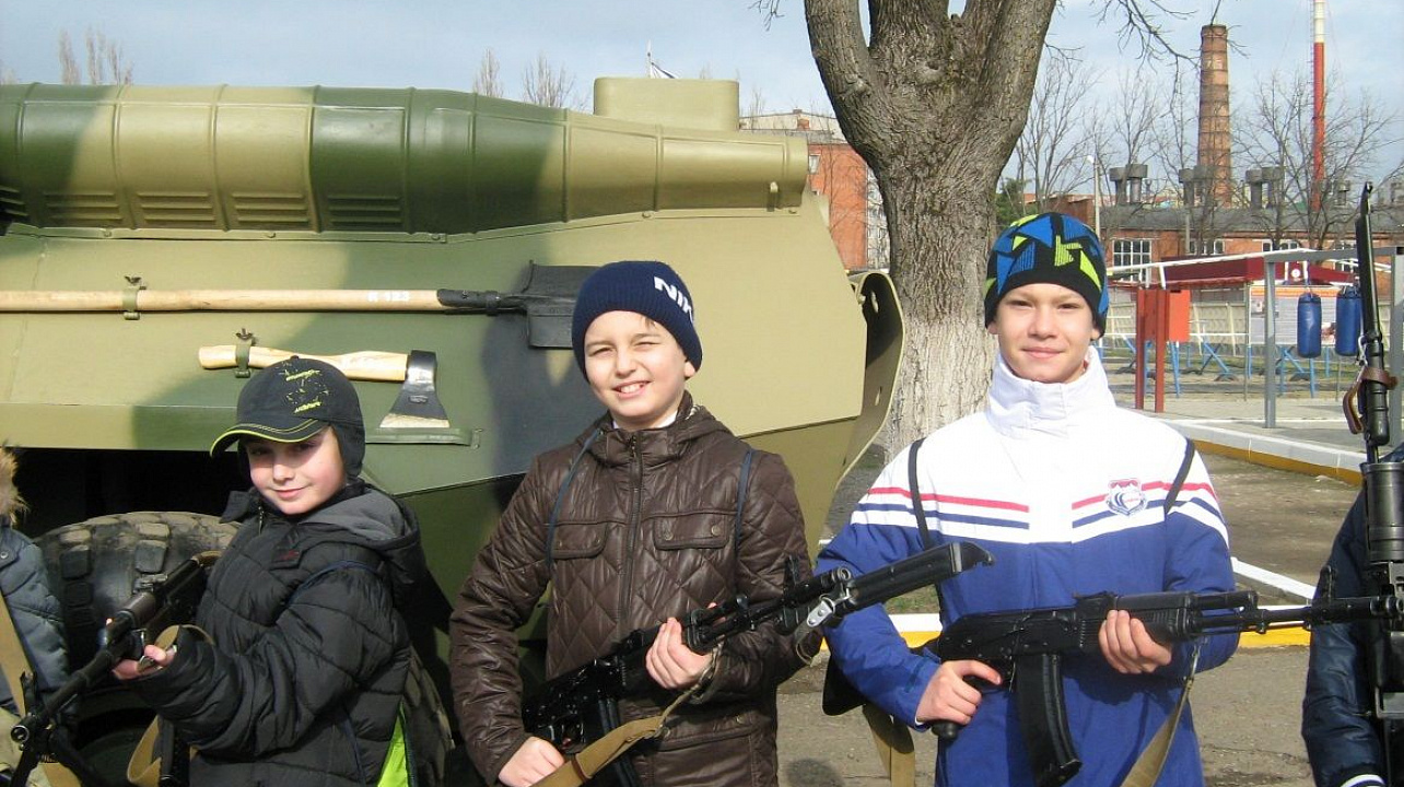 Учащиеся школы №93 побывали с экскурсией в войсковой части 3703