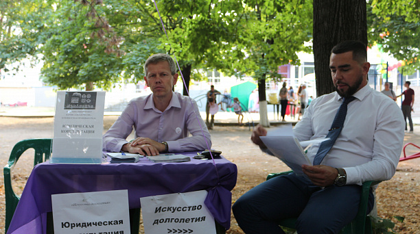 В сквере «Фестивальный» состоялся фестиваль «Искусство долголетия Краснодара»