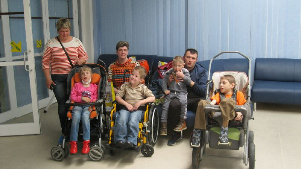 Подопечные «Ангелов Кубани» прошли медицинские осмотры в Микрохирургии глаза.jpg