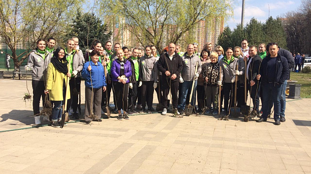 Гандболистки и 100 кленов