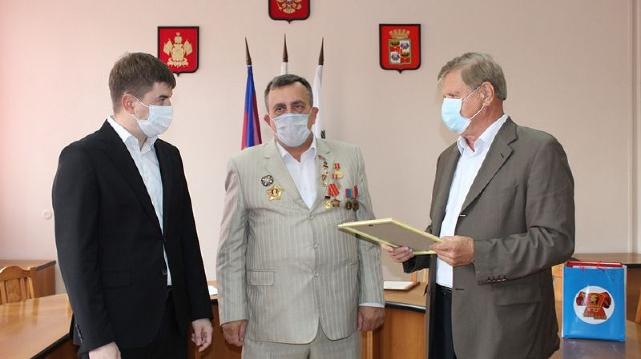 В Западном округе чествовали ветеранов комсомола Кубани...jpg