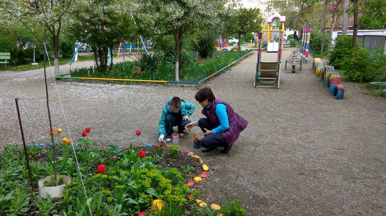 На территории Западного округа прошли субботники