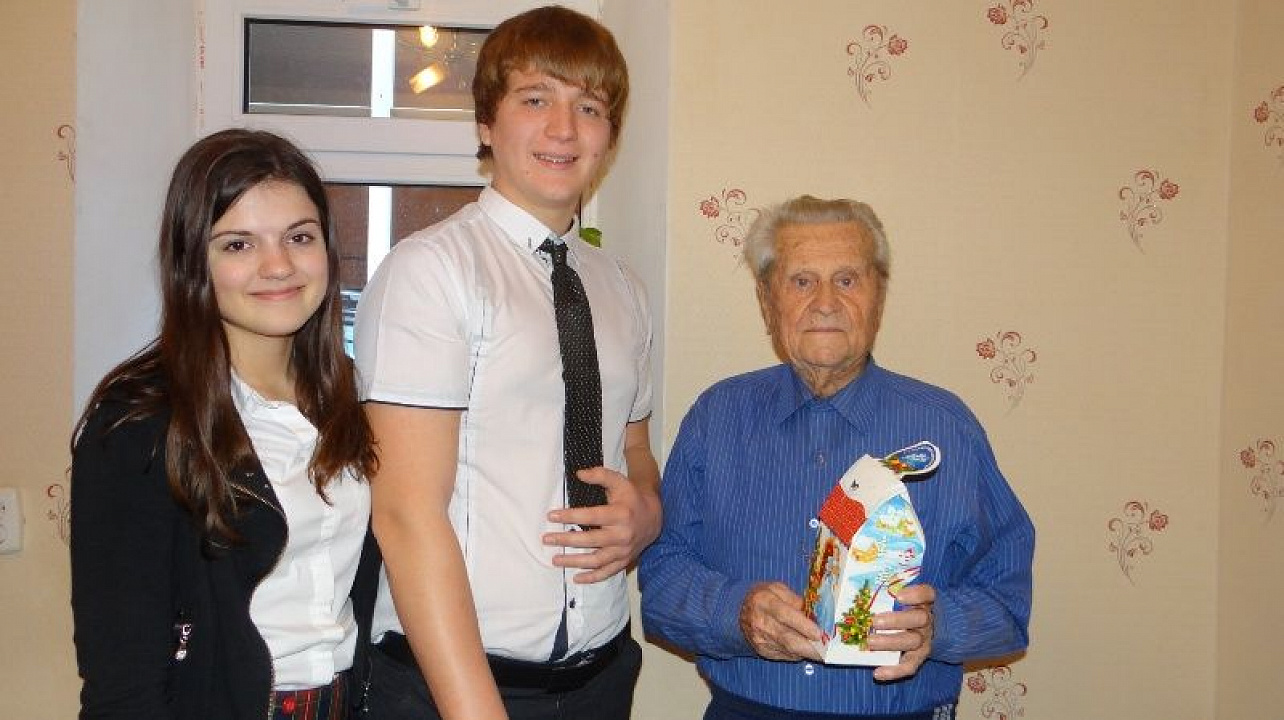 В преддверии Дня защитника Отечества учащиеся гимназии № 92 навещают ветеранов ВОВ
