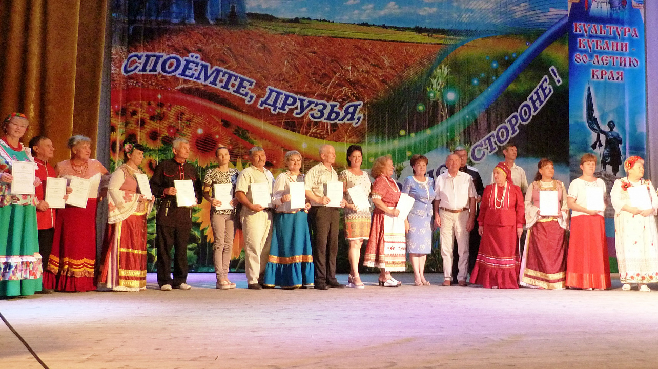 Творческие коллективы ветеранов Прикубанского округа Краснодара с успехом выступили в станице Калининской