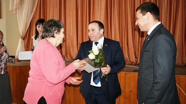 Общественников Гагаринского микрорайона поздравили с юбилеем округа