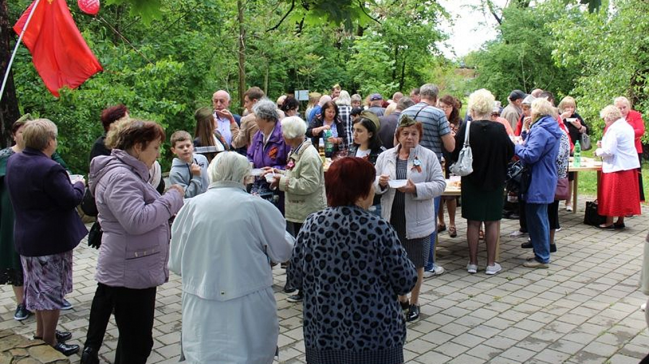 В Центральном округе на мемориале Жертвам фашизма прошел праздничный митинг, посвященный  Дню Победы