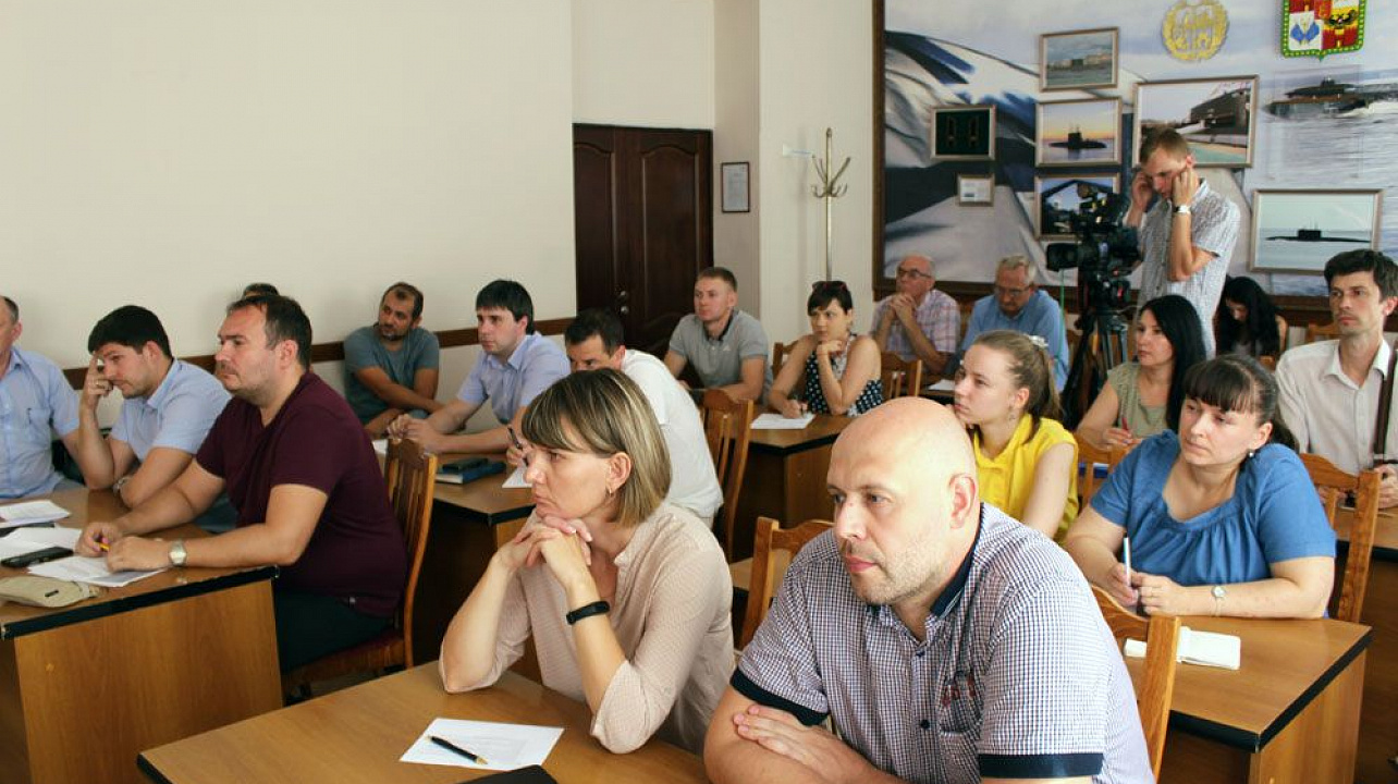 Заместитель главы Краснодара Владислав Ставицкий провел встречу с дольщиками ЖК «Форт Карасун»