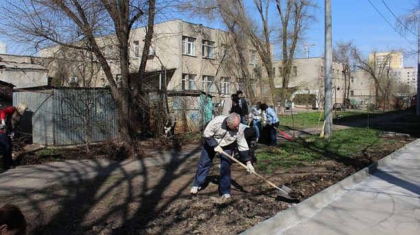 Депутаты активно работали на субботнике в Комсомольском