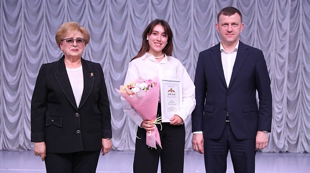 Евгений Наумов: В этом году размер специальной молодежной стипендии увеличили вдвое