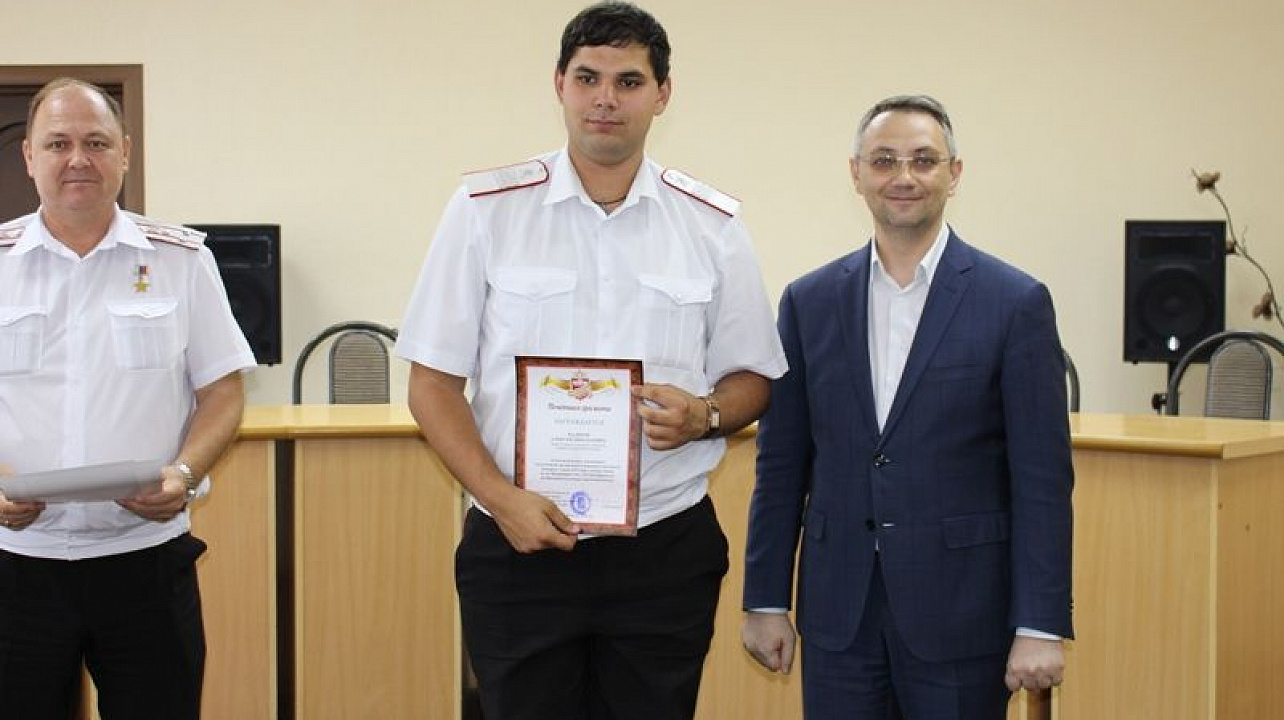 Казакам Центрального округа вручили благодарственные письма и почетные грамоты за ликвидацию последствий пожара