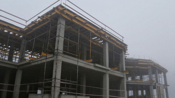 В посёлке Знаменском Краснодара завершают строительство каркаса детского сада и запроектировали школу